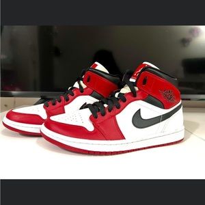 Nike Jordan 1 mid Chicago red